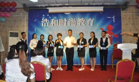 郑州播音主持培训,开启传媒梦想的舞台之门