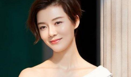 娱乐吃瓜艺人出道前,娱乐圈新秀出道前幕后故事揭秘